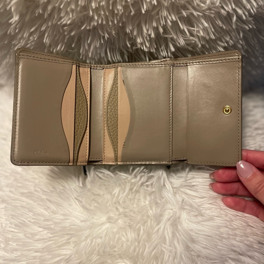 🔥Chloe🔥 Paddington 🔒 Taupe Pebble Leather Wallet - Picture 7 of 10